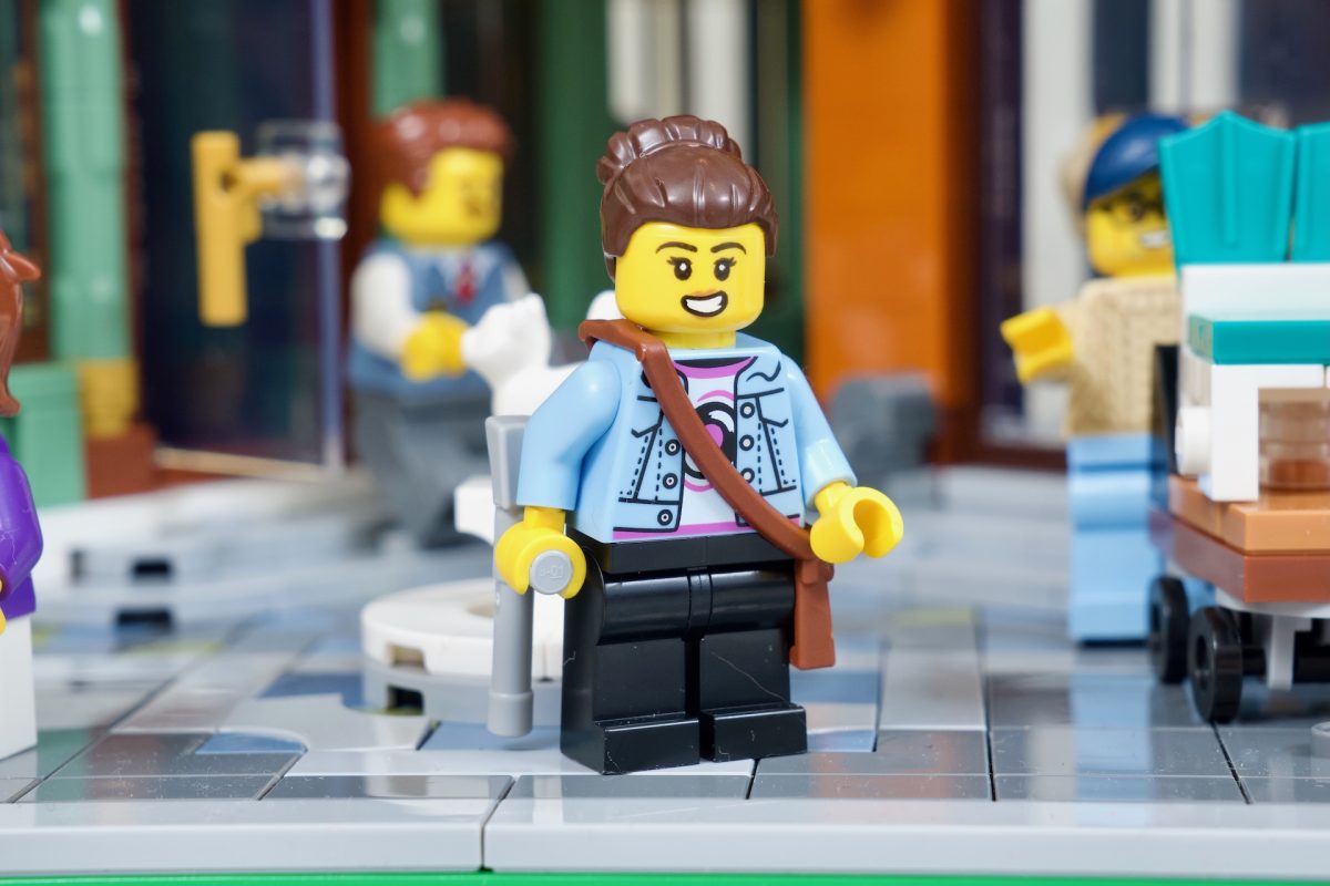 LEGO Icons 11371 Shopping Street review 14 1200x800