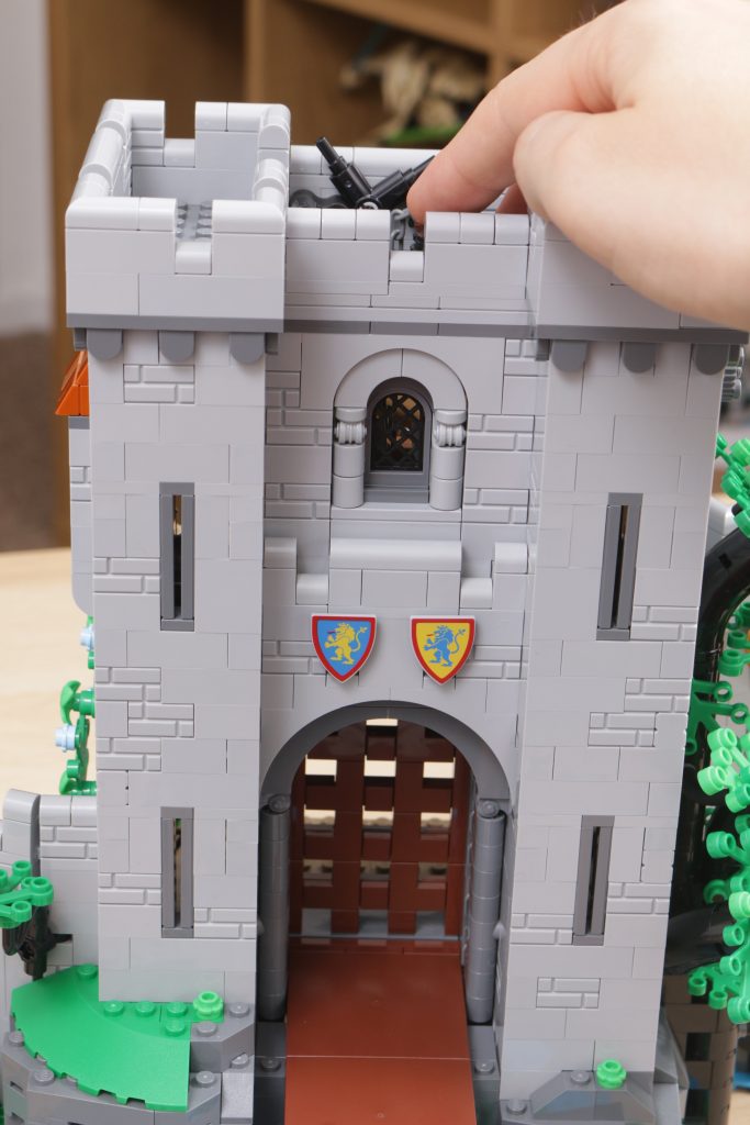 LEGO ICONS 10305 Lion Knights Castle review 64 683x1024