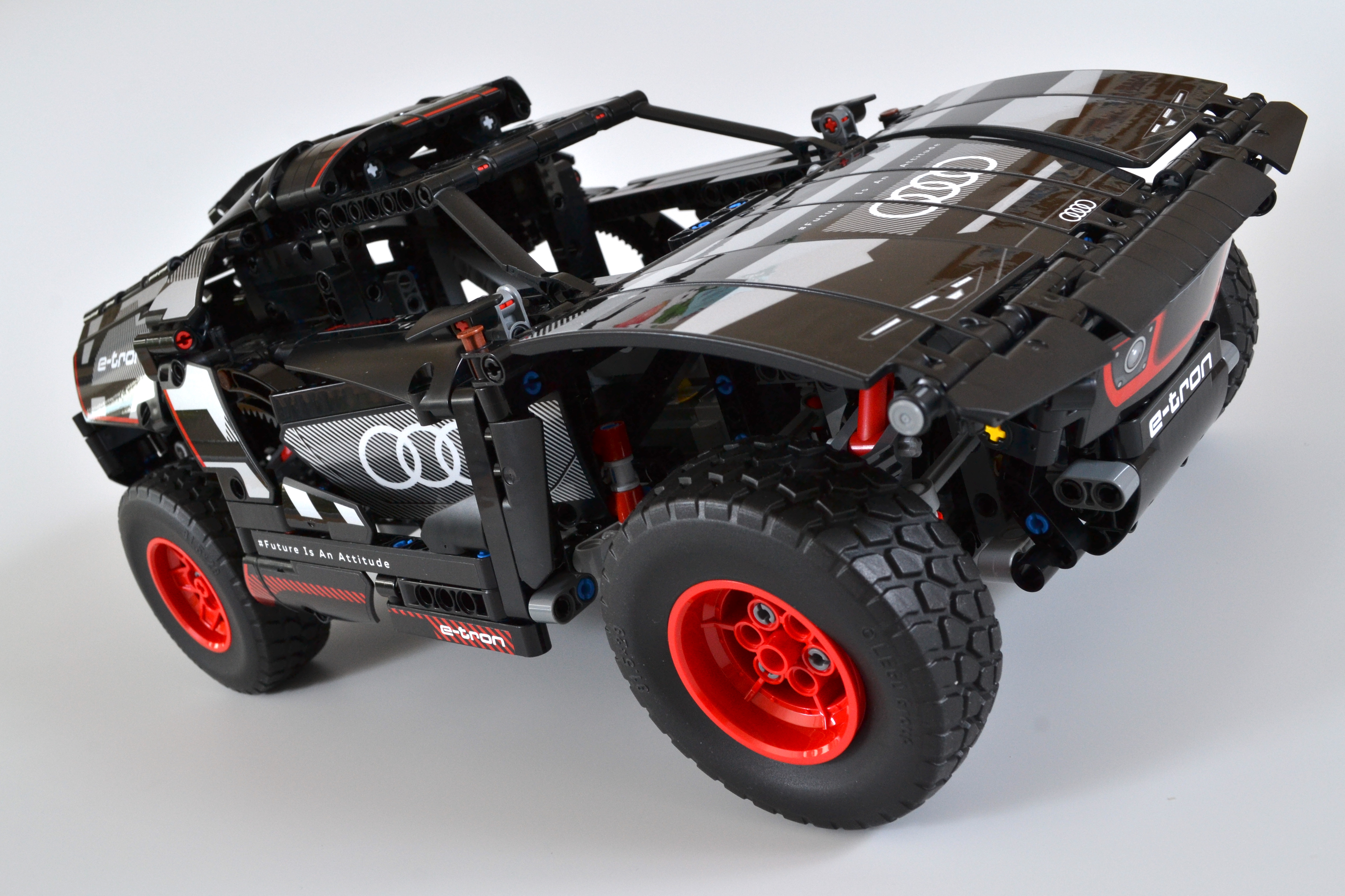 LEGO Technic 42160 Audi RS Q e-tron review