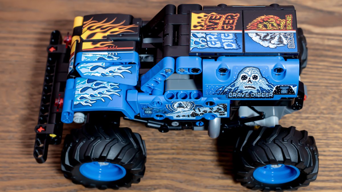 LEGO Technic 42219 Monster Jam Grave Digger 4 1200x675