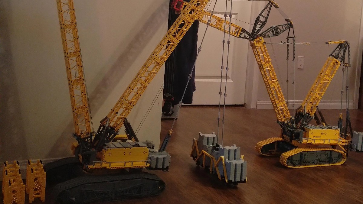LEGO Technic 42146 Liebherr Crawler Crane LR 13000 can be much bigger