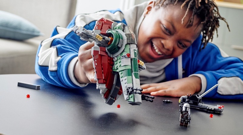 LEGO Star Wars 75312 Boba Fett's Starship is a popular bounty already