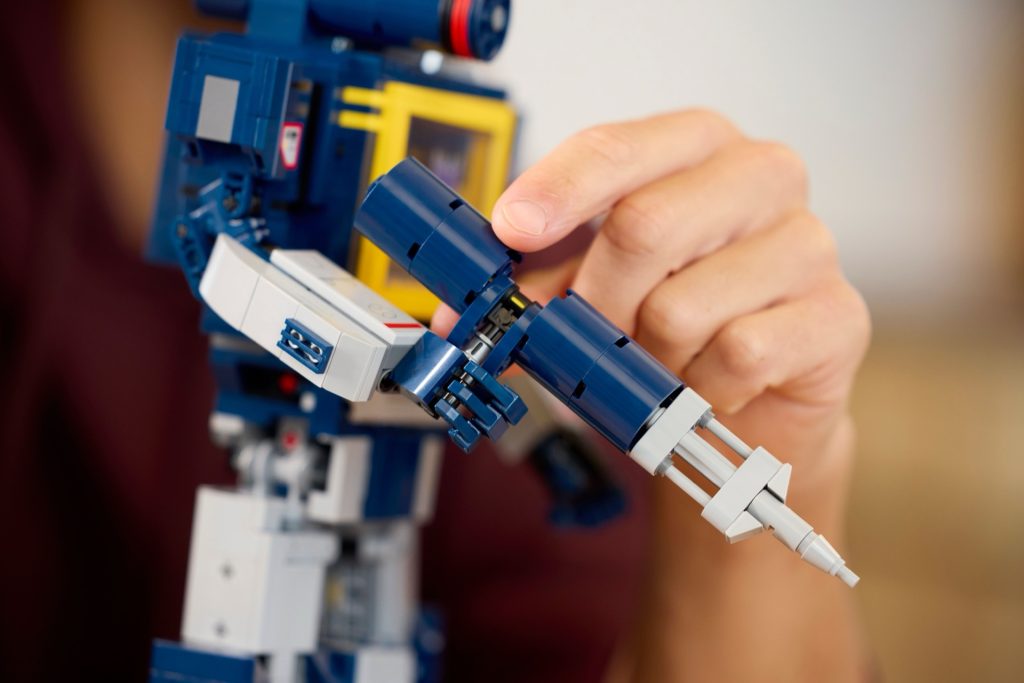 LEGO Icons 10358 Transformers Soundwave 17 1024x683