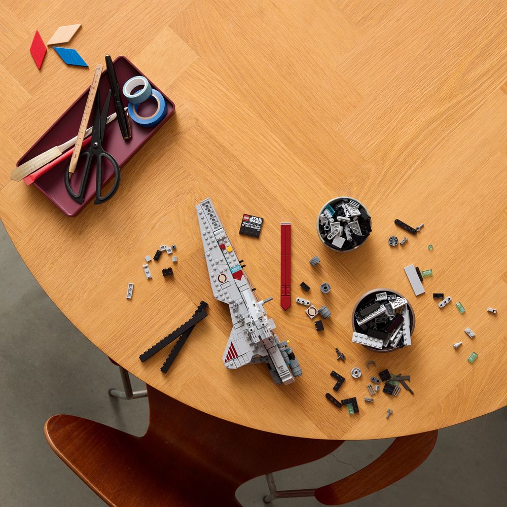 LEGO Star Wars 75441 Venator Class Attack Cruiser 9