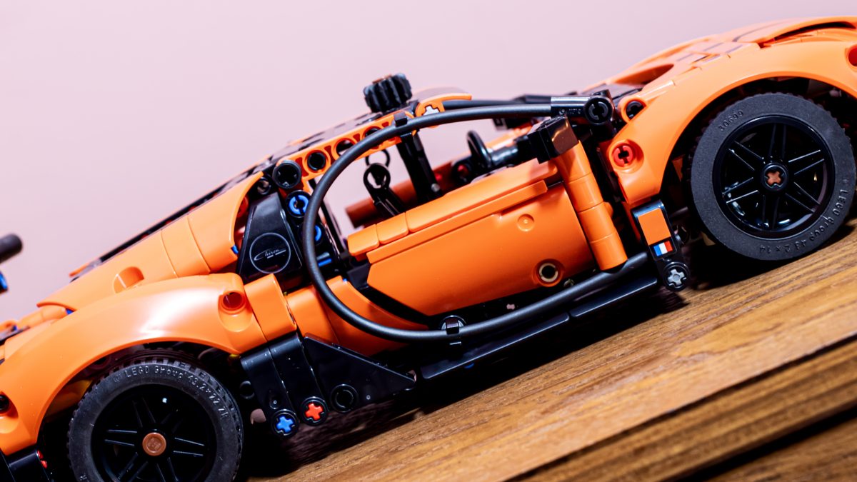 LEGO Technic 42222 Bugatti Chiron Pur Sport Hypercar 11 1200x675