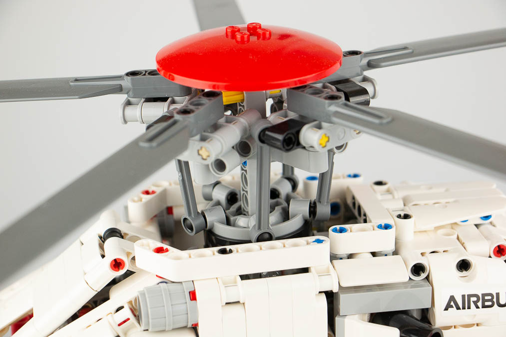 42145 Technic Airbus H175 Rescue Helicopter 8