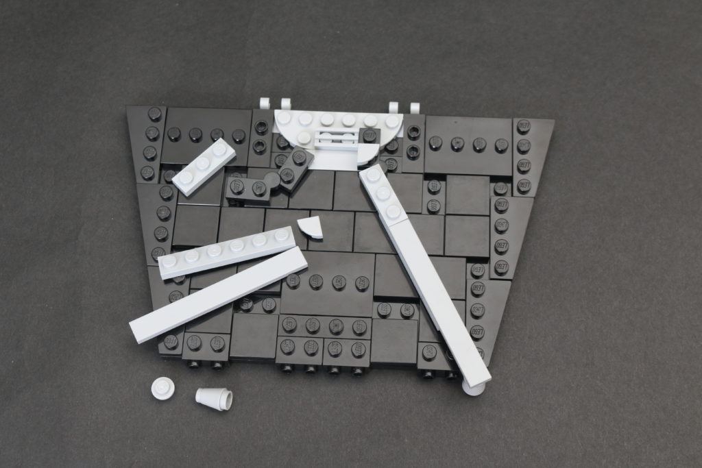 Build a LEGO Mandalorian Outland folding TIE Fighter 3
