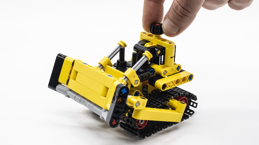LEGO Technic 42163 Heavy Duty Bulldozer 12 1024x576