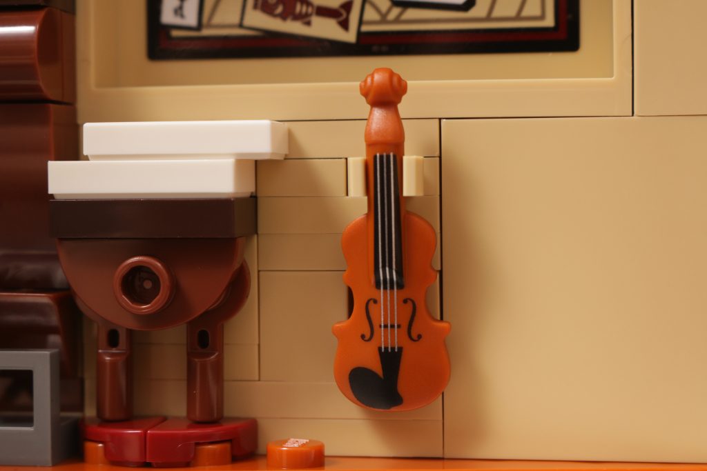 LEGO Icons 10351 Sherlock Holmes Book Nook review 21 1024x683