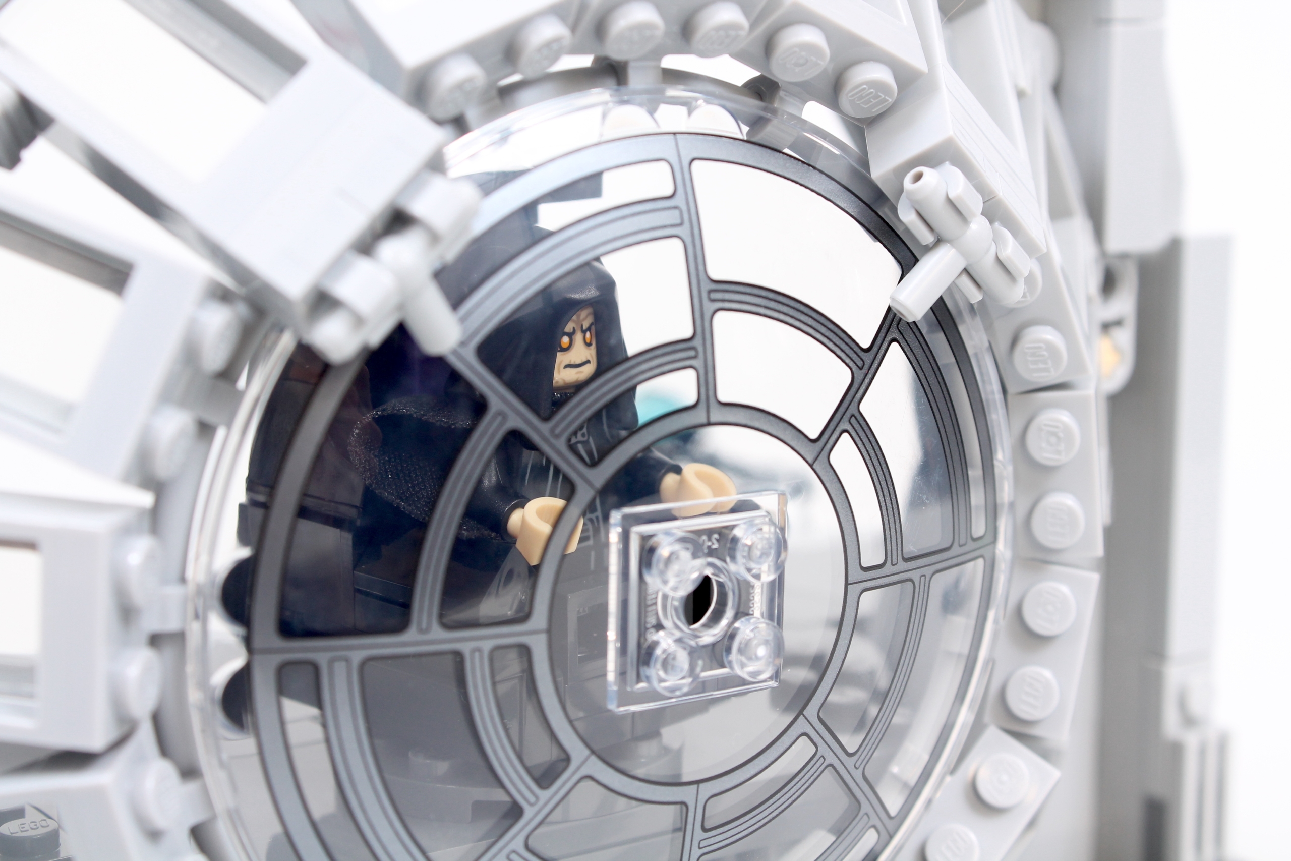 LEGO Star Wars 75352 Emperors Throne Room Diorama review 17 scaled