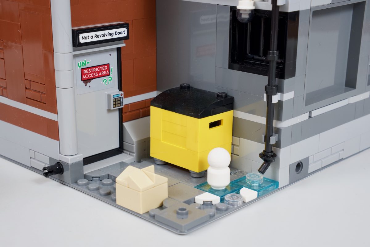 LEGO Batman DC 76300 Arkham Asylum mod 21 1200x800