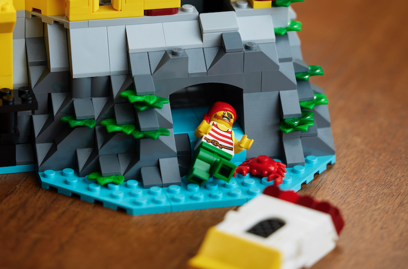 LEGO Icons 10320 Eldorado Fortress escape route