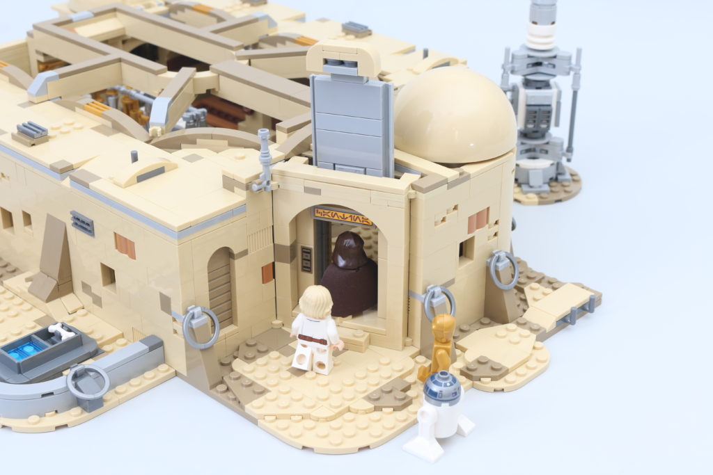 LEGO Star Wars 75290 Mos Eisley Cantina review 39