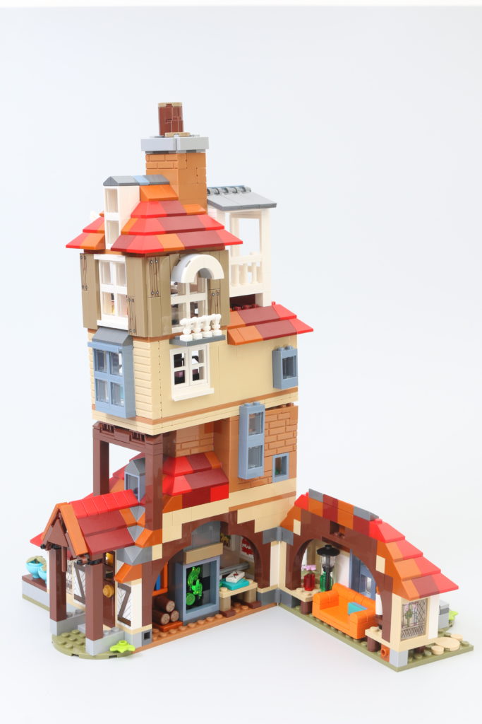 LEGO Harry Potter 75980 Attack on the Burrow review 32
