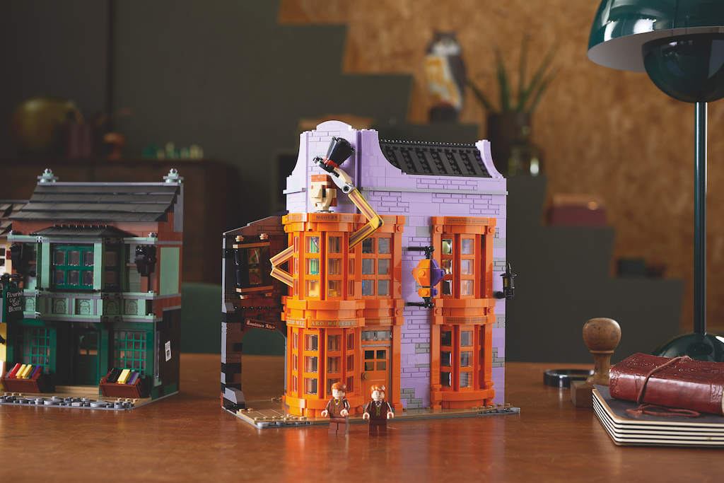 75978 Diagon Alley LEGO Harry Potter lifestyle resized 10