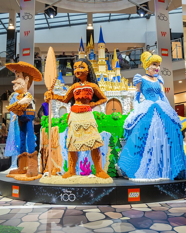 LEGO Disney supersized Cinderellas Castle build 1