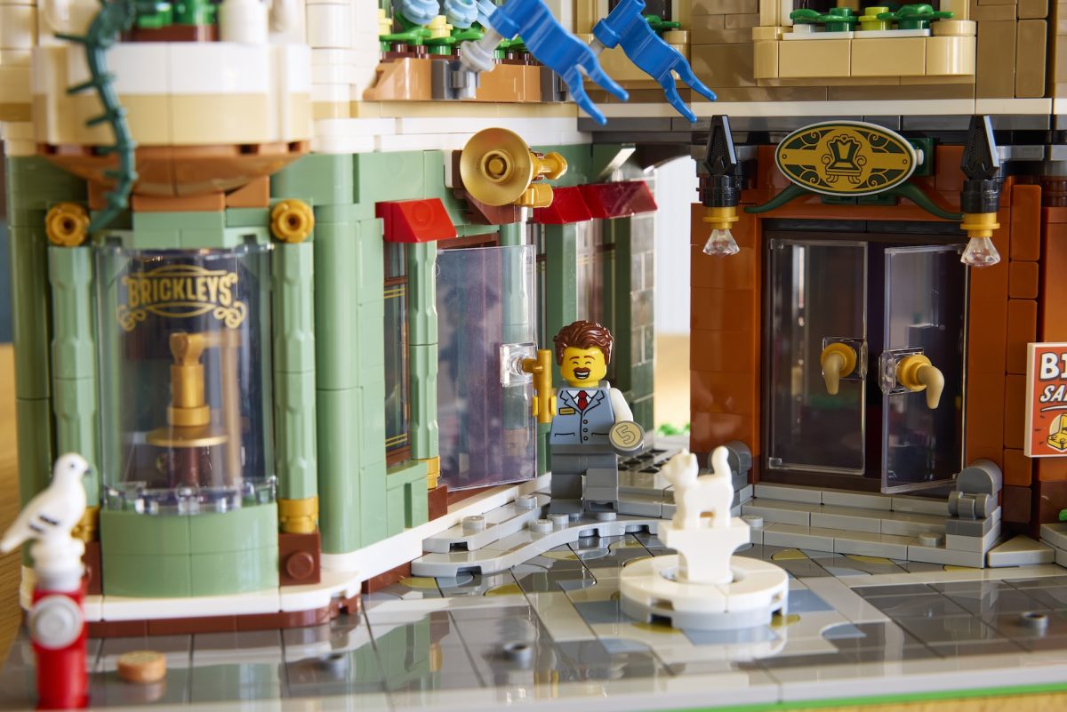 LEGO Icons modular building 11371 Shopping Street 22 1200x801